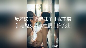 户外勾引路人挑战,气质美女夜晚商场大胆露出,搭讪值班保安撩起衣服找个监控死角啪啪