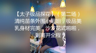 白嫩美少妇浴室洗澡洗干净身上的泡沫被老公进来后入射到后背上