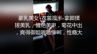  唯美人妻露脸在家温柔的给大哥舔弄大鸡巴，让大哥吃骚奶子激情上位爆草抽插