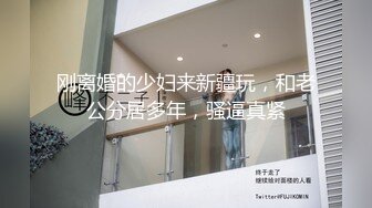 熟女大姐 身材丰腴有几分姿色 逼毛浓密 操一半饿了啃完大鸡腿再连续开车