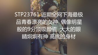 偷拍邻居家的大女儿洗澡，小妹子傻乎乎的，镜头都要贴脸了还不知道呢