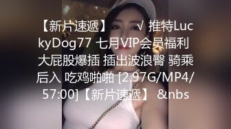 好骚的孕妇跟大哥户外骑摩托兜风，漏着奶子坐在后面揉捏，回到家就吃鸡巴搞硬了直接插，草的好暴力内射骚穴