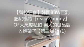 医院女厕蹲守刚做完检查熟妇店员两片肥厚的微黑唇肉全都耷拉下来了