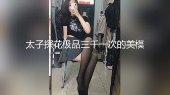 商场女厕全景偷拍美女营业员的微毛小嫩鲍 (2)