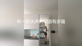 按摩私密保健少妇来按摩啪啪，手伸进内裤揉穴，张开双腿按摩床上操，转战到沙发激情抽插猛操