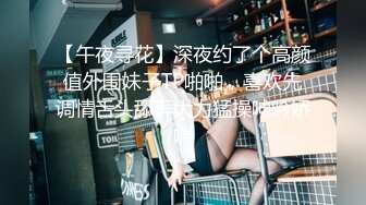 【新片速遞】  酒店女厕全景偷拍制服女职员张着小口的小黑鲍