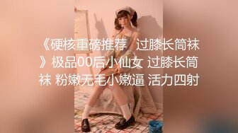 理发店收银小姐姐！旁边在理发桌子下扣逼！到洗头房操逼，套出长屌深喉，骑乘位主动猛插